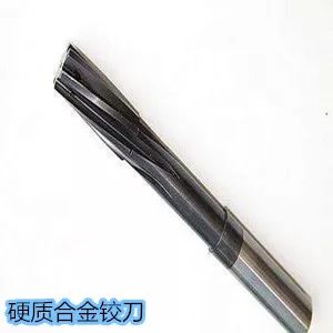 珩鉸刀外觀結構與常用的硬質合金鉸刀相似,但有幾點重要區(qū)別:(1)珩