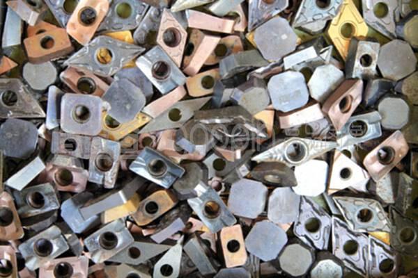 硬質(zhì)合金五金工具批發(fā)兼零售的市場(chǎng)優(yōu)勢(shì)與發(fā)展策略